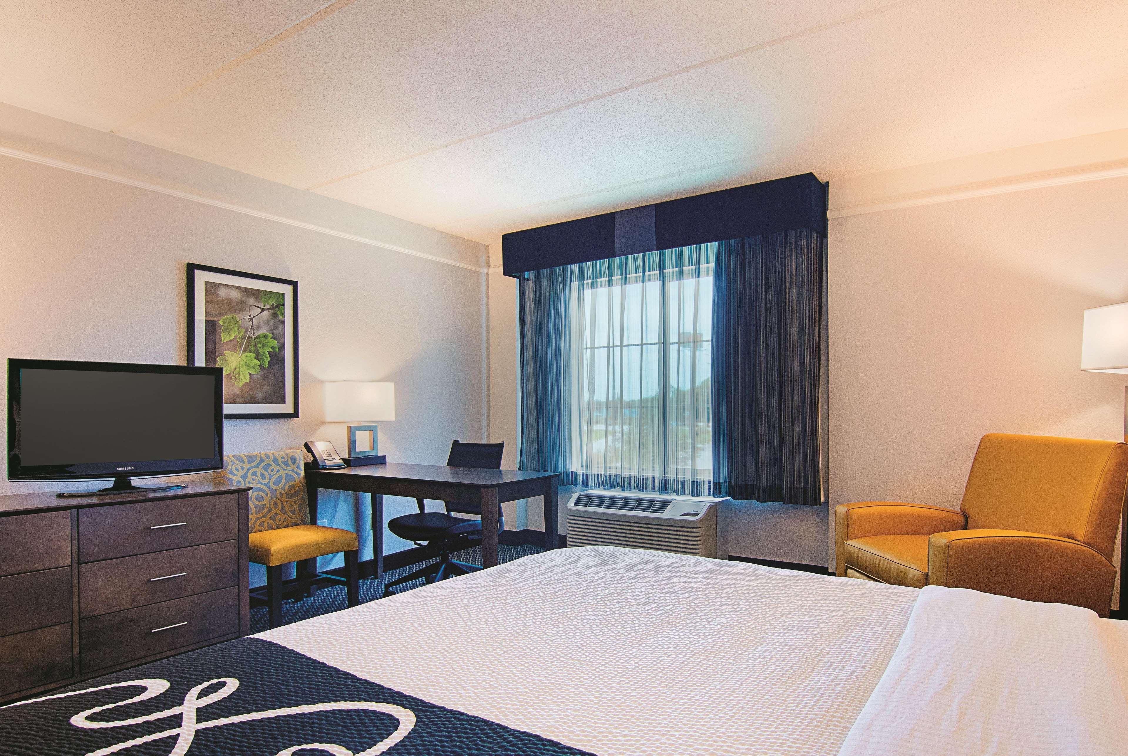 La Quinta By Wyndham Atlanta Conyers Hotel Bagian luar foto