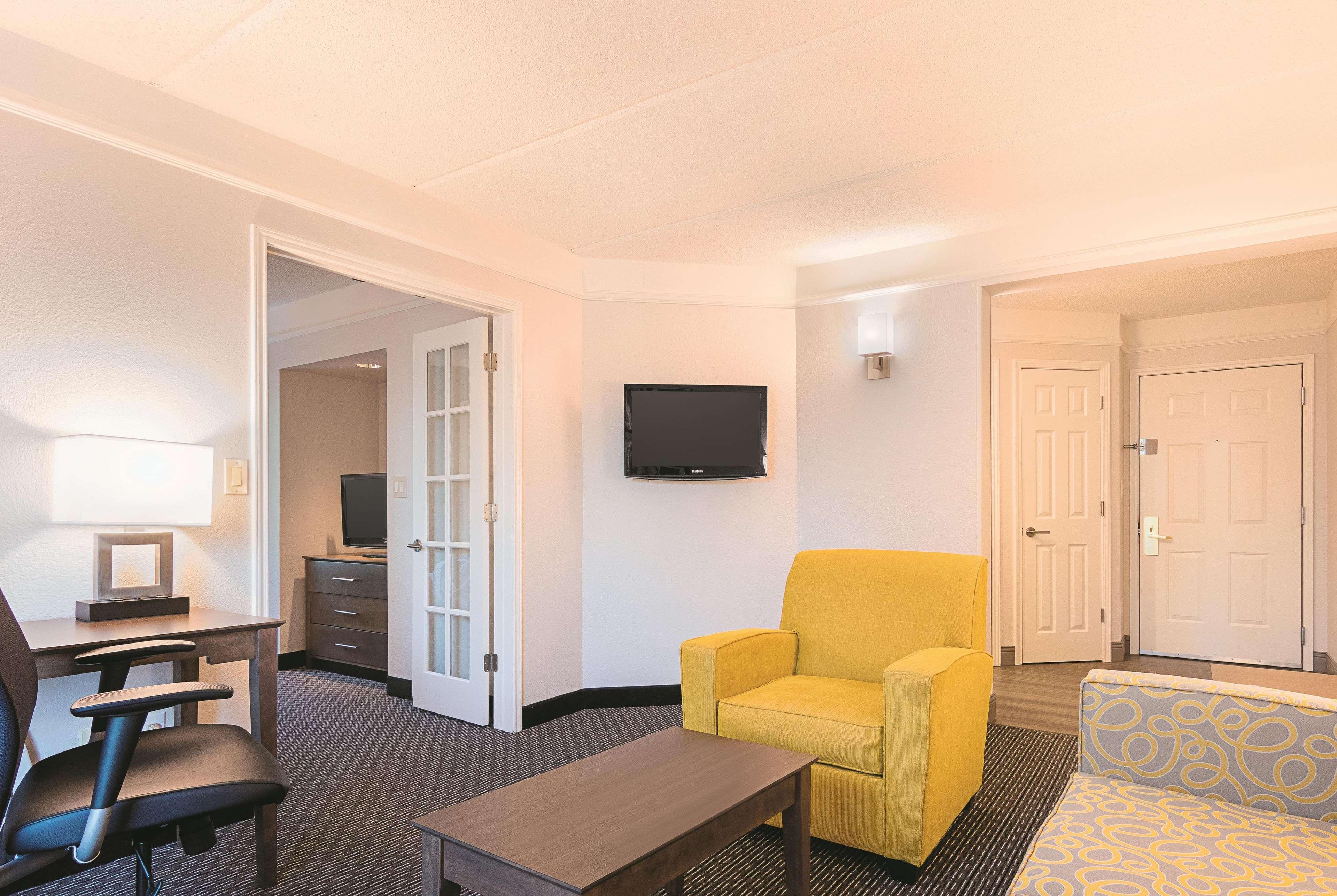 La Quinta By Wyndham Atlanta Conyers Hotel Bagian luar foto