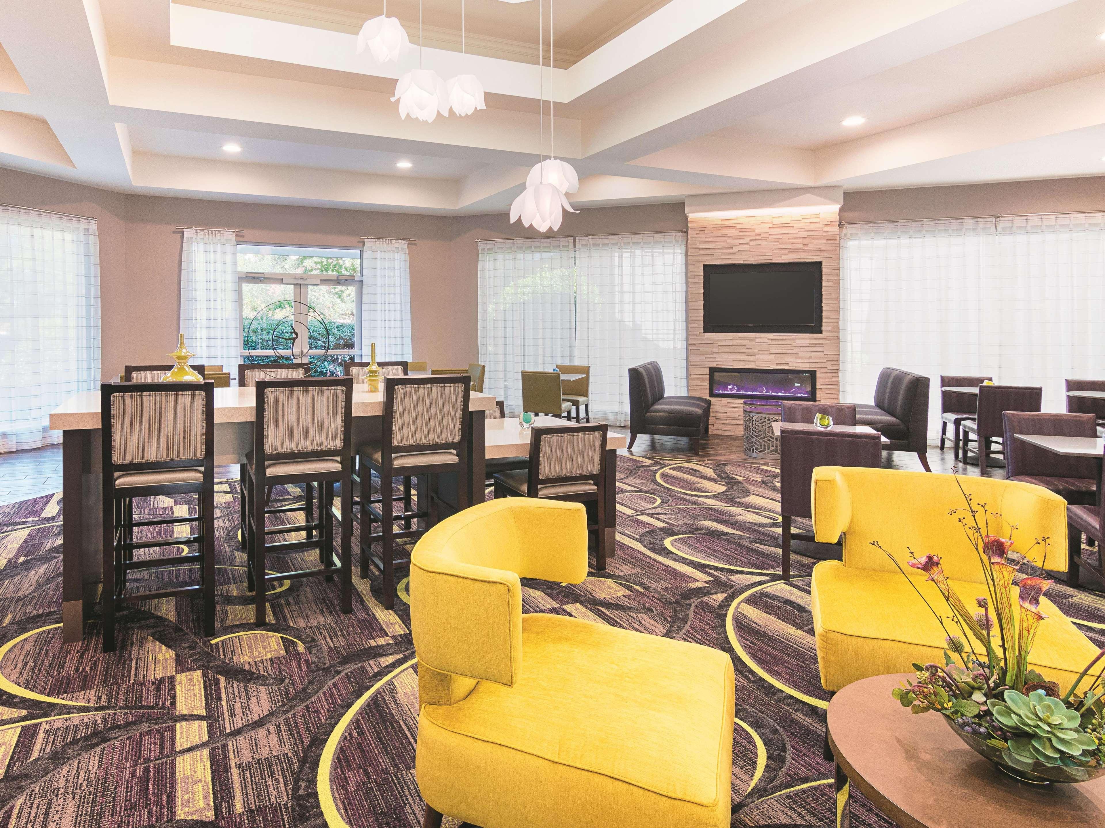 La Quinta By Wyndham Atlanta Conyers Hotel Bagian luar foto
