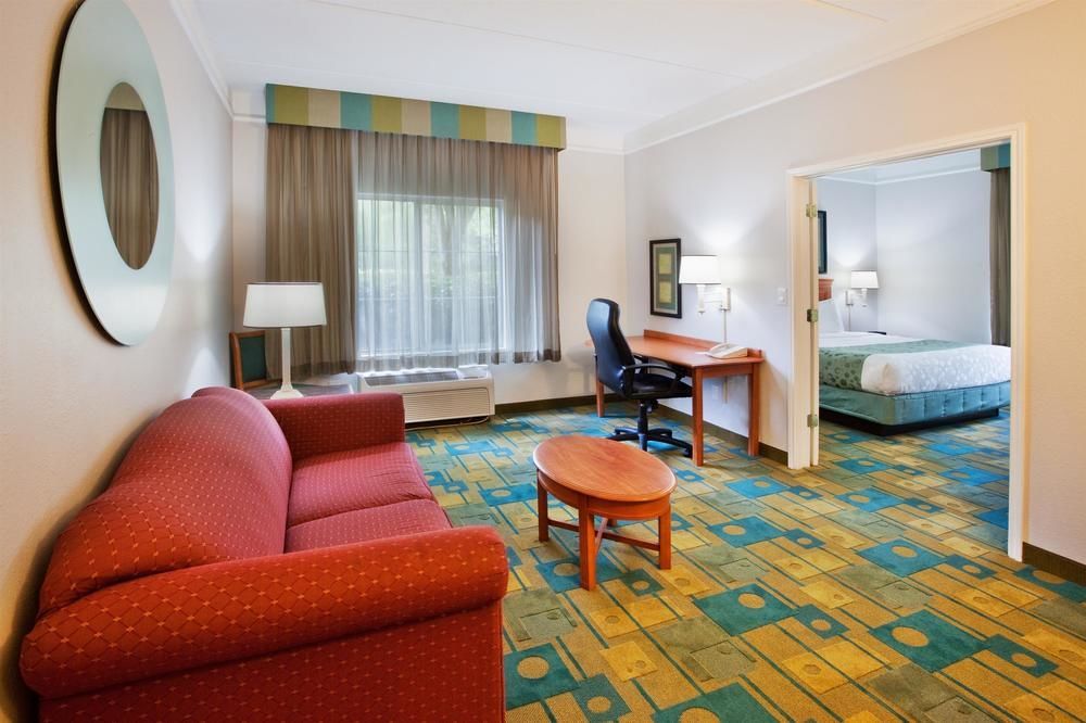 La Quinta By Wyndham Atlanta Conyers Hotel Bagian luar foto