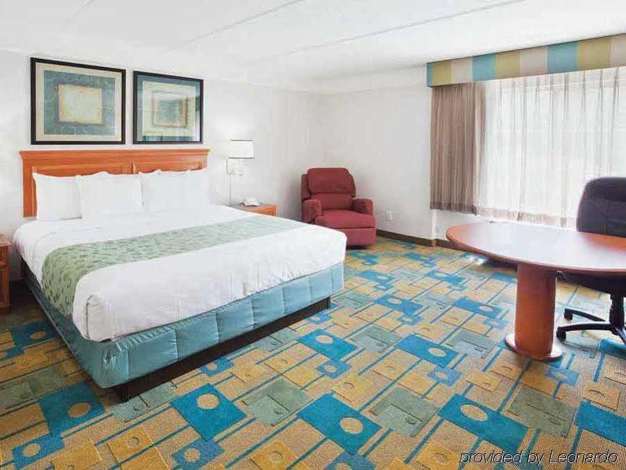 La Quinta By Wyndham Atlanta Conyers Hotel Bagian luar foto