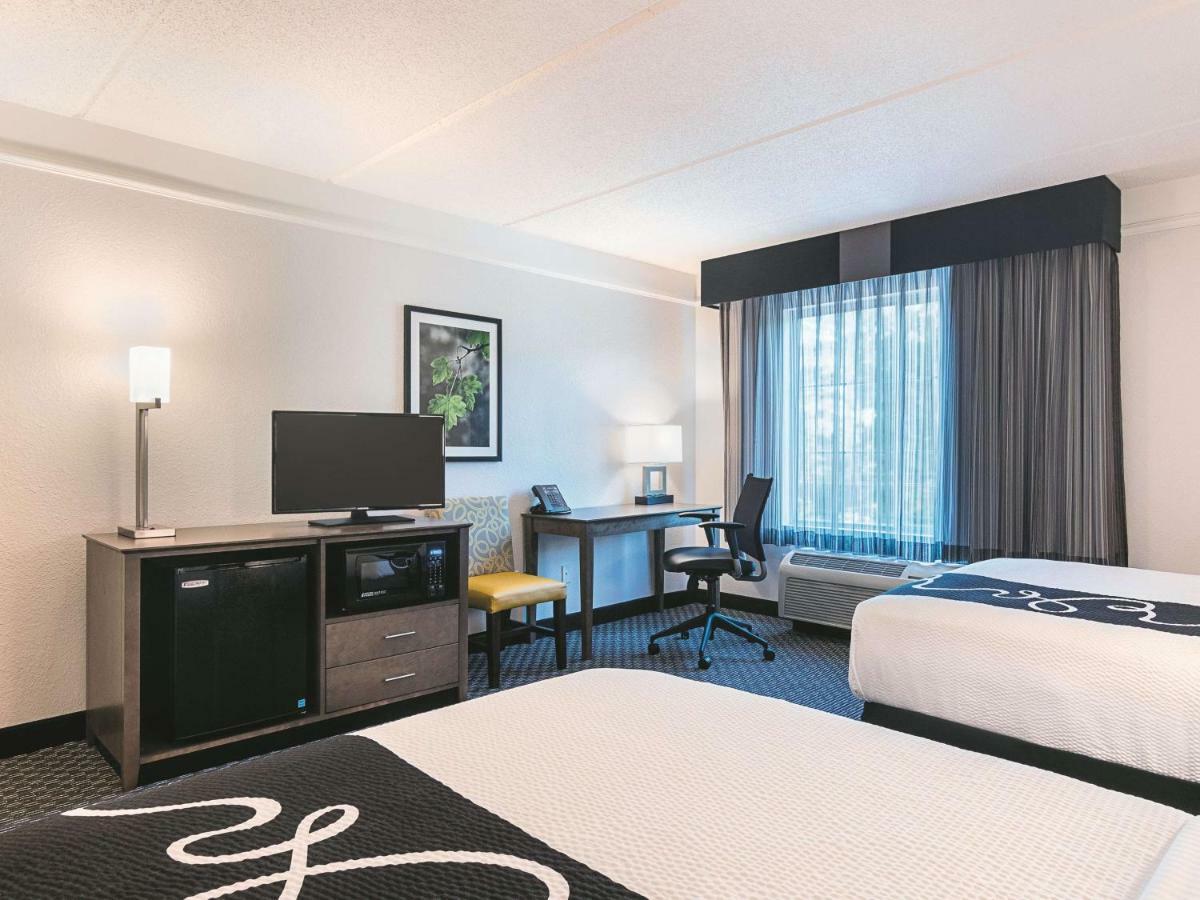 La Quinta By Wyndham Atlanta Conyers Hotel Bagian luar foto