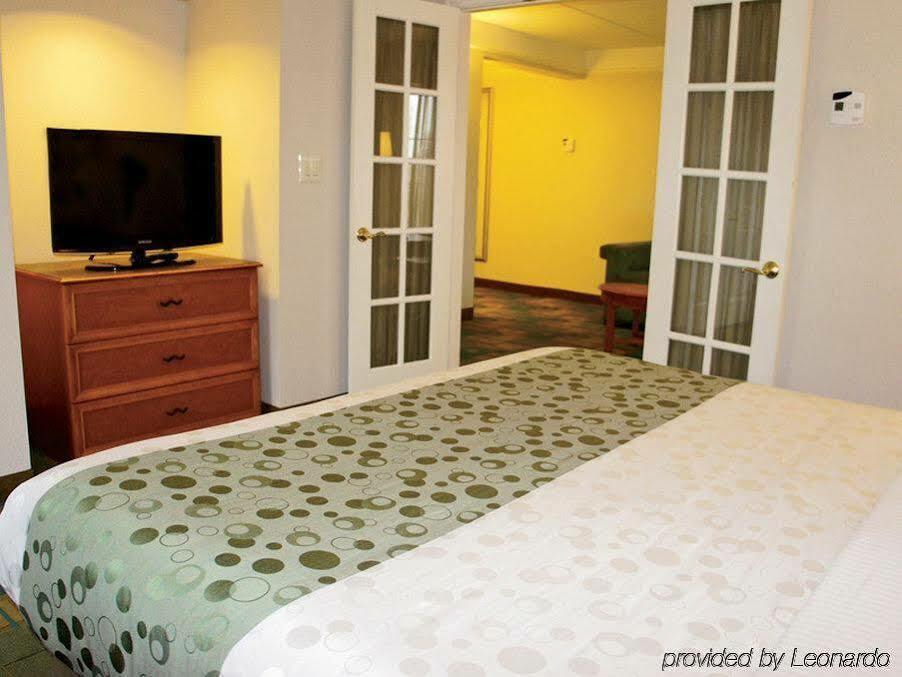 La Quinta By Wyndham Atlanta Conyers Hotel Bagian luar foto