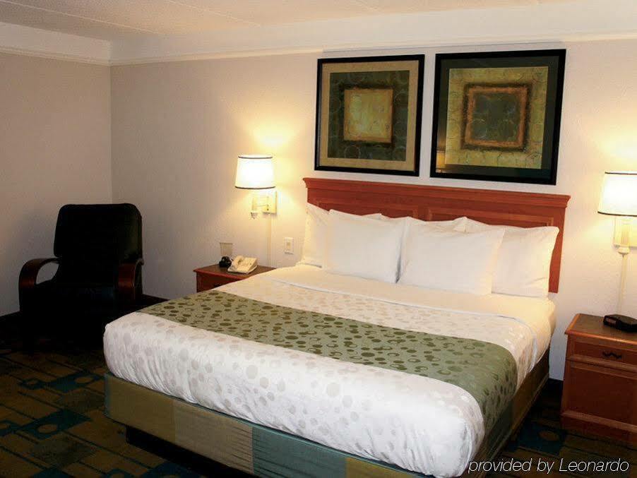 La Quinta By Wyndham Atlanta Conyers Hotel Bagian luar foto
