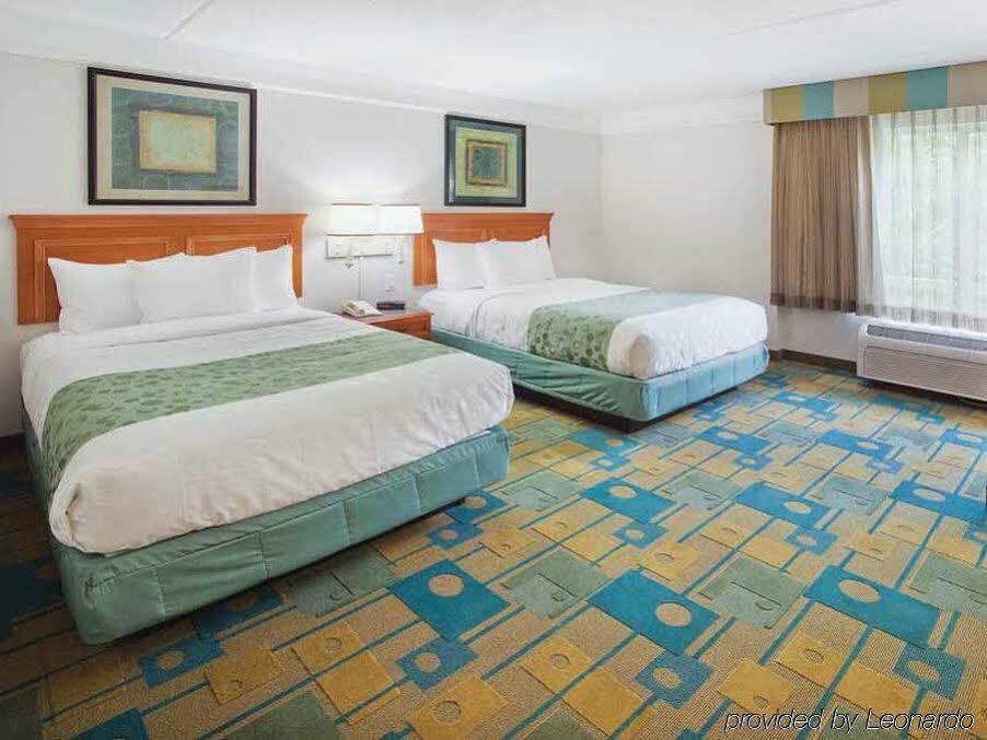 La Quinta By Wyndham Atlanta Conyers Hotel Bagian luar foto